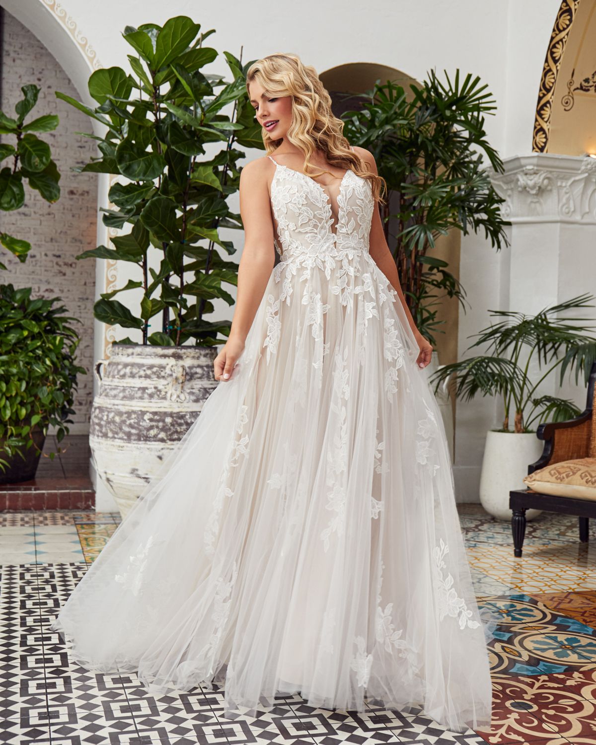 Casablanca Beloved Bridal BL354 Size 14 Floral Lace Bodice Plunging  Ballgown wedding Dress