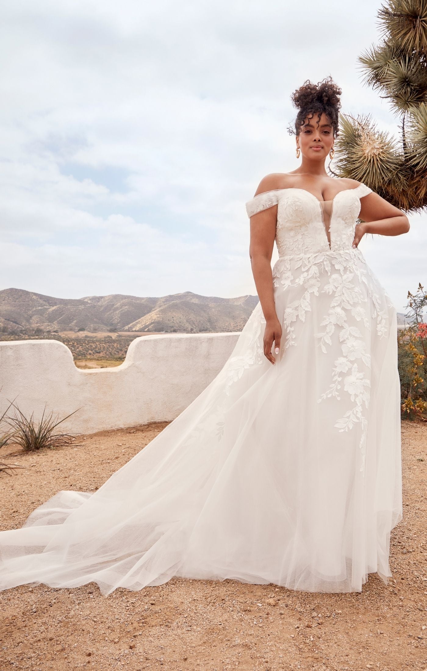 Casablanca Bridal Beloved BL433C size 22 Penny Curvy A-Line Wedding Dress Floral Lace Deep V-Neck Off The Shoulder Tulle Train Bridal Gown