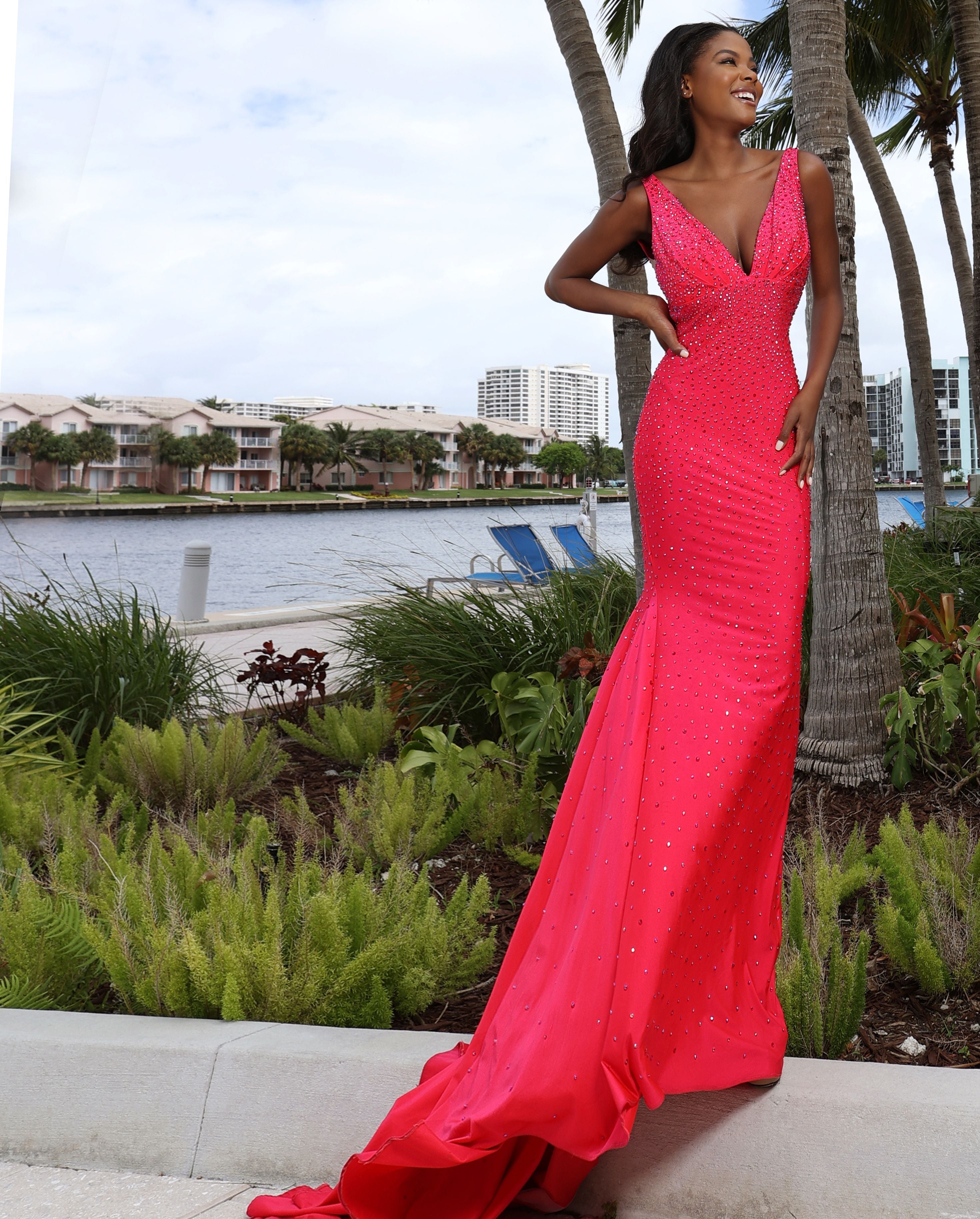 Red fitted hot sale formal dress