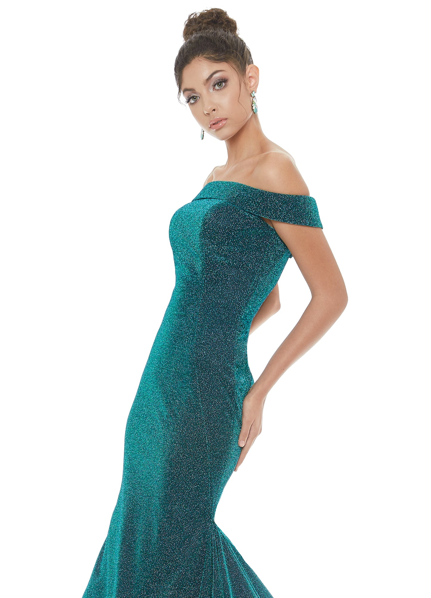 Ashley Lauren 1606 is a long fitted Metallic Shimmer fitted stretch Scuba Prom & Pageant Dress. Featuring an off the shoulder straight neckline This shimmering evening gown has a lush Trumpet skirt with a sweeping train and a horse hair edged hem.