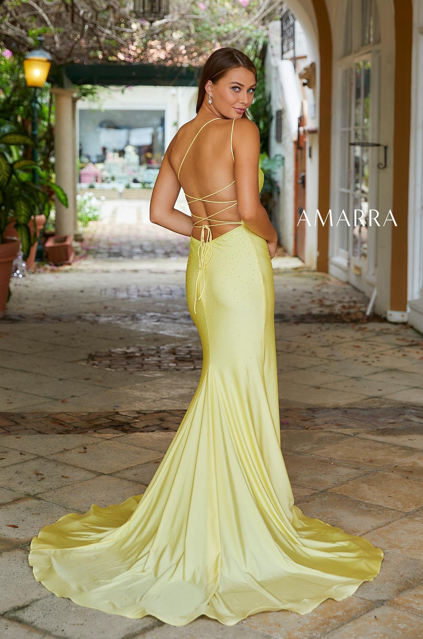 Yellow fitted hot sale homecoming dresses