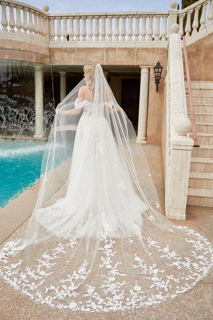 Casablanca Bridal 2455 Mae Size 6 Ivory Ivory Silver Wedding Dress siz –  Glass Slipper Formals